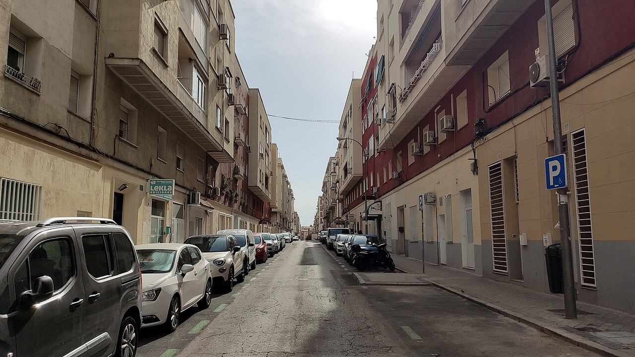 Calle Virgen de los Reyes en el barrio de La Concepción, Madrid