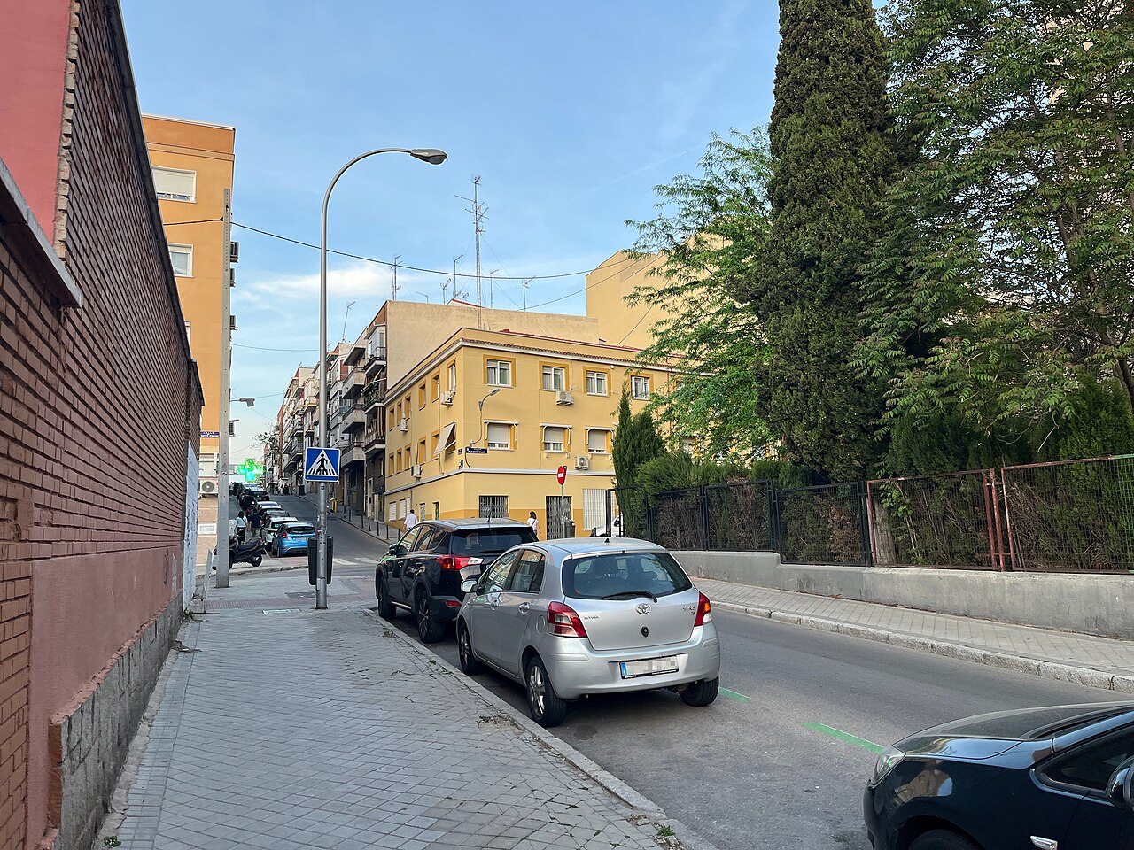 Cruce de Virgen de Lluc y Emilio Gastesi Fernández en Quintana, Madrid